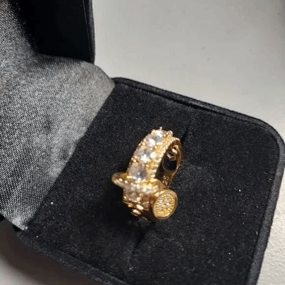 GOLD DIAMOND RING BAND WITH HANGING CHARM - Picture 9 of 10